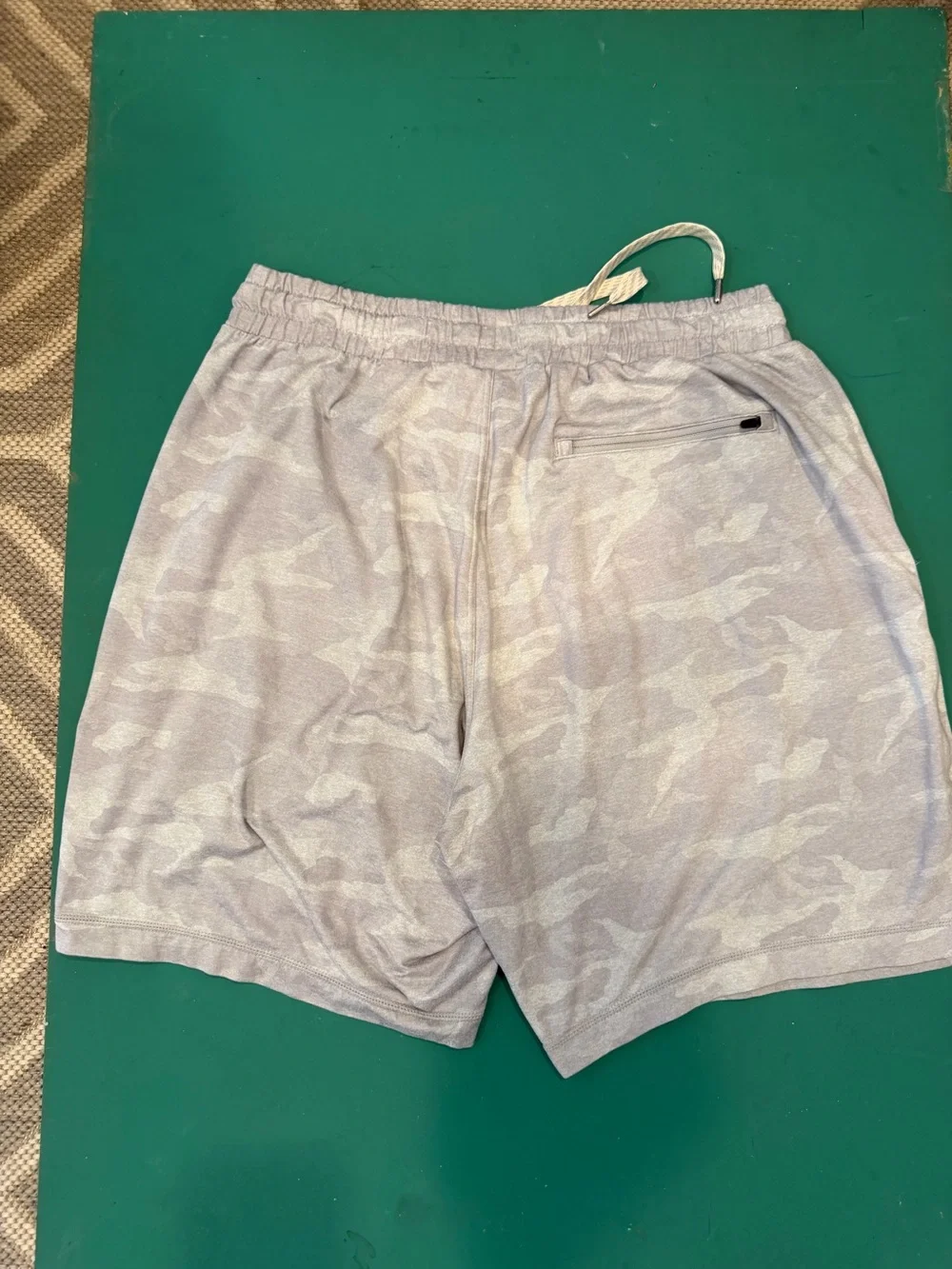 Vuori Ponto Short Grey Camo Size Large
